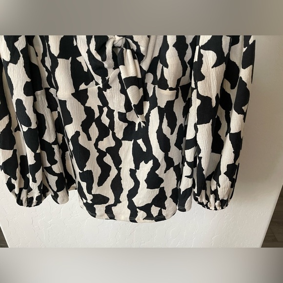 Ava & Viv| Long Sleeve Feminine Blouse, Wide Sleeve•••Size 2x, Knit Material - Picture 5 of 11